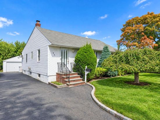 3 Bed / 2 Bath Rental — Hicksville
